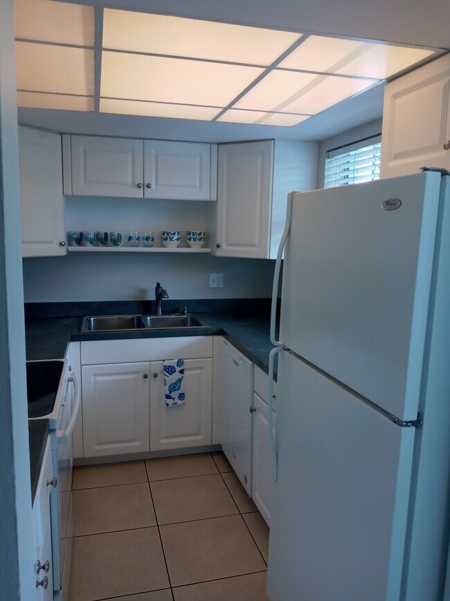 cocina - 1901 Indian River Blvd