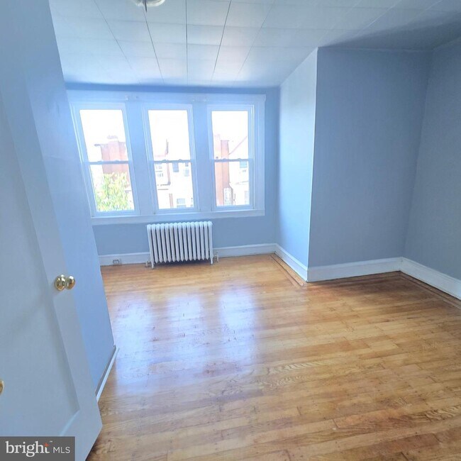 Building Photo - 889 Marcella St