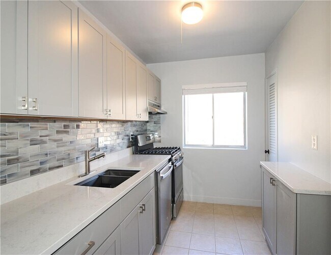 Building Photo - 91 Rumson Rd NE