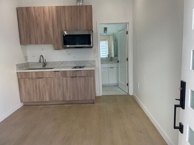 Foto del edificio - 1376 Edgecliffe Dr
