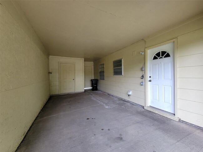 Photo - 1218 Gate Ln Dr House