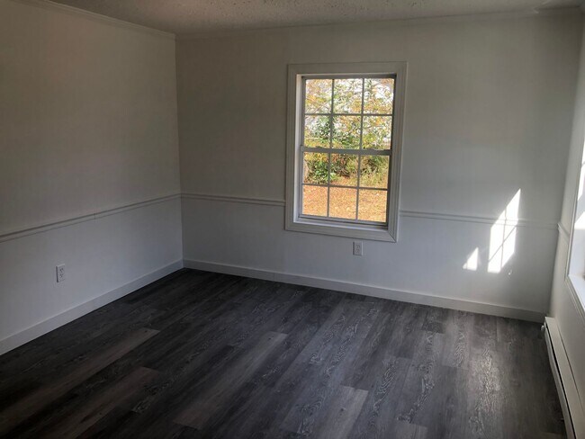 Foto del edificio - Newly remodeled home is located in Lancast...