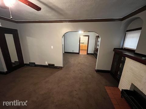 Foto del edificio - 2 br, 1 bath Duplex - 3871 West 136th Stre...
