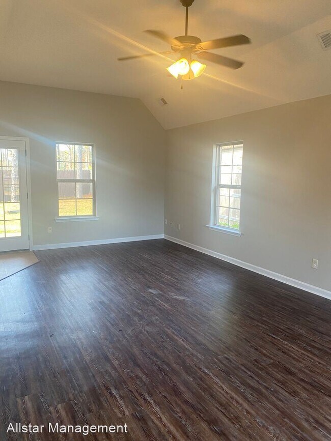 Building Photo - 4 br, 2.5 bath House - 5847 Bedford Loop W