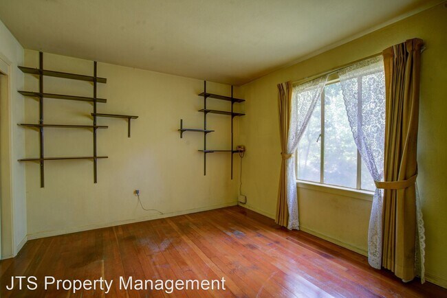 Foto del edificio - 3 br, 1 bath House - 2700 Armstrong Drive