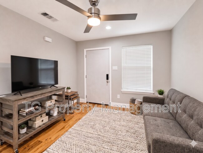 Foto del edificio - 3825 Dismount St