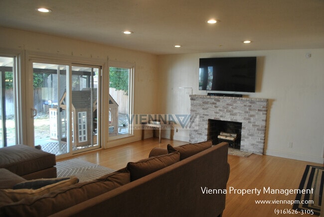 Building Photo - 2913 Kerria Way