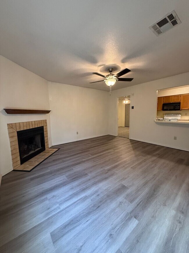 Foto del edificio - 2 Bed/2 Bath Condo near the OU campus or State Highway 9