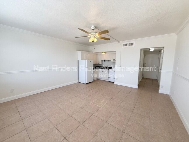 Photo - 311 E Ashley St Apartment