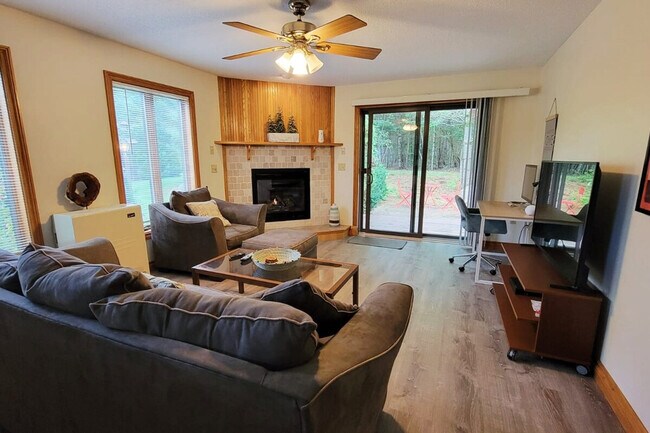 Foto del edificio - 140 Paquette Cir