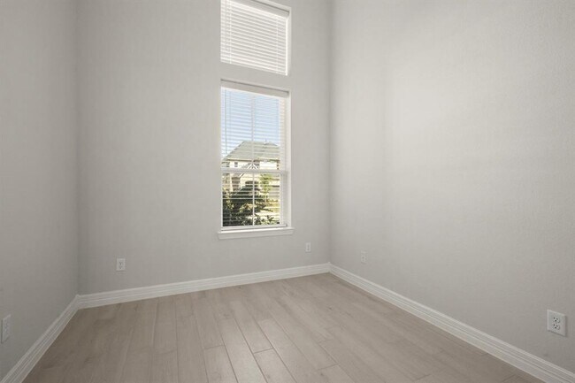 Building Photo - 9319 Galloway Wds Trl