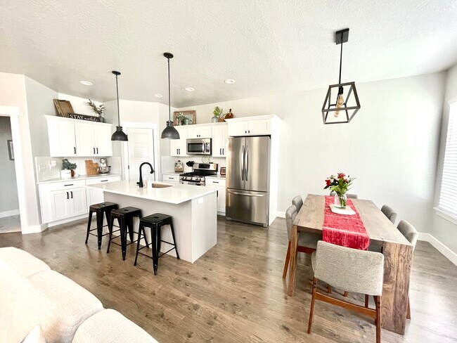 Kitchen - 3798 W 2380 N