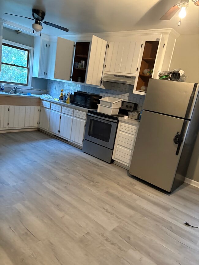 Building Photo - 415 S Virginia St