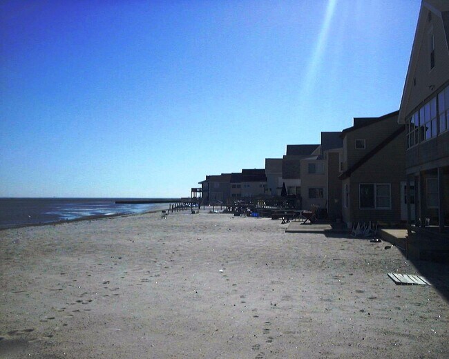 Building Photo - 783 E Broadway