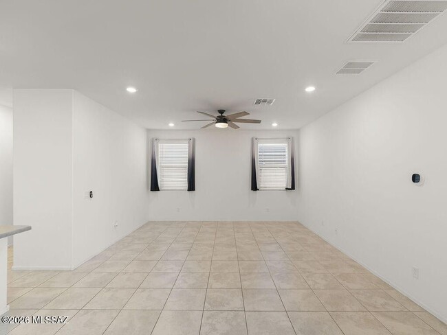 Building Photo - 7996 S Golden Bell Dr