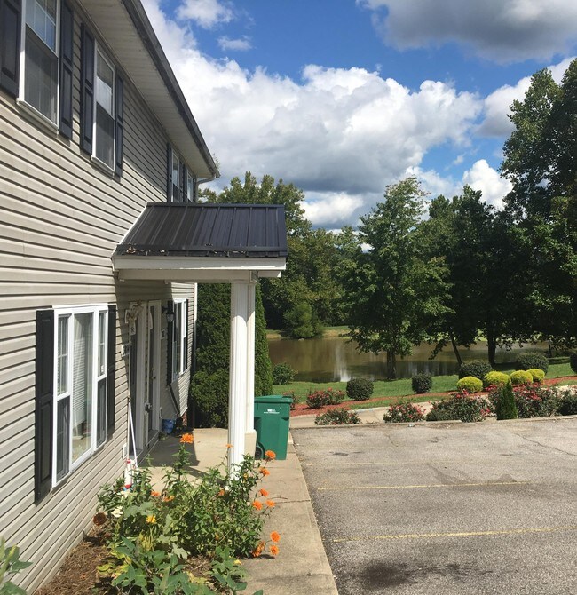 Building Photo - 3801 Sleepy Hollow Dr