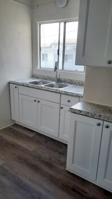 Kitchen - 5730 Aldama St