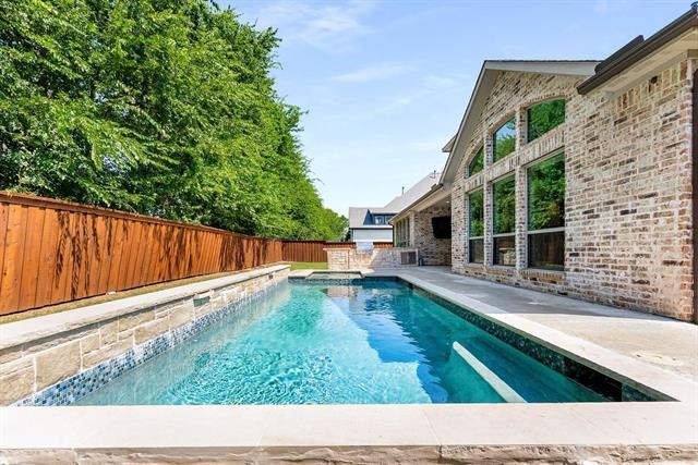 Building Photo - 2605 Greenlawn Dr