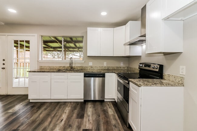 Foto del edificio - 13515 Greywood Dr