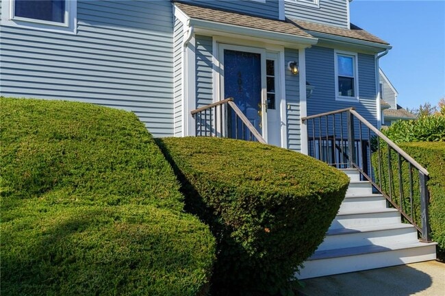 Building Photo - 401 Fairway Dr