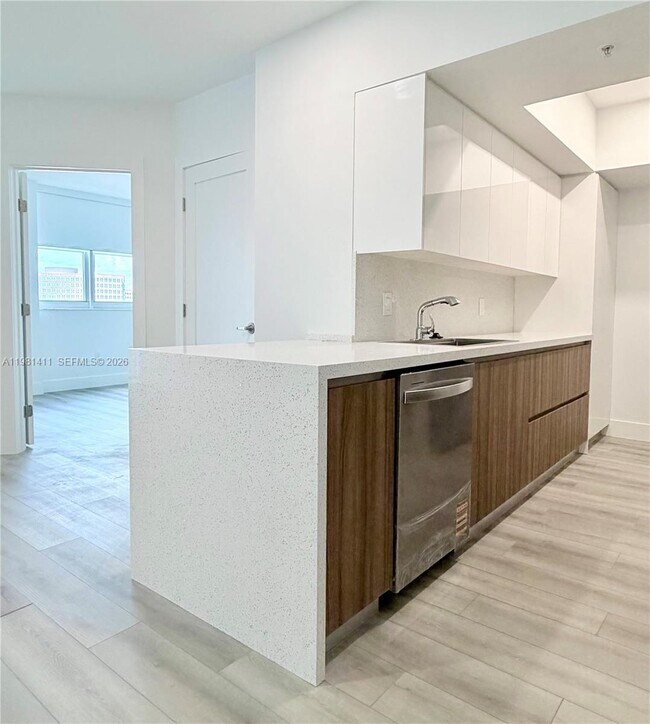 Foto del edificio - 5077 NW 7th St