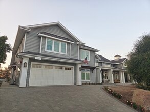 Building Photo - 27591 High Vista Dr