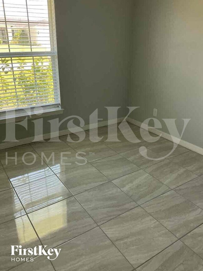 Building Photo - 1706 NW 26th St