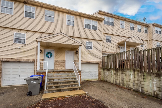 Building Photo - 159 Londonderry Dr