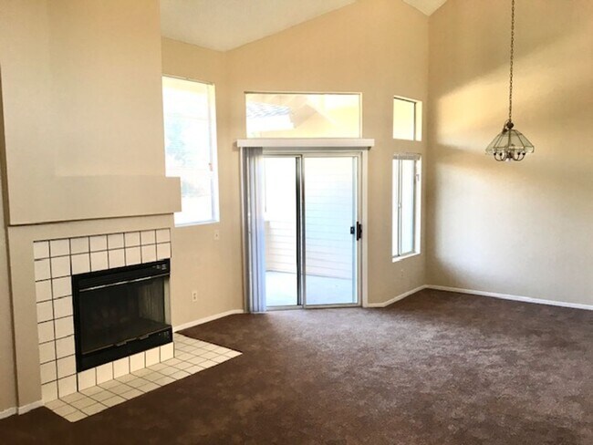 Building Photo - Wonderful 2 bed 2 bath Condo in Hercules -...
