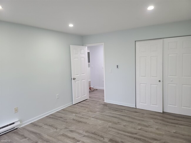 Building Photo - 2 br, 1 bath Condo - Twin Oaks Condominiums