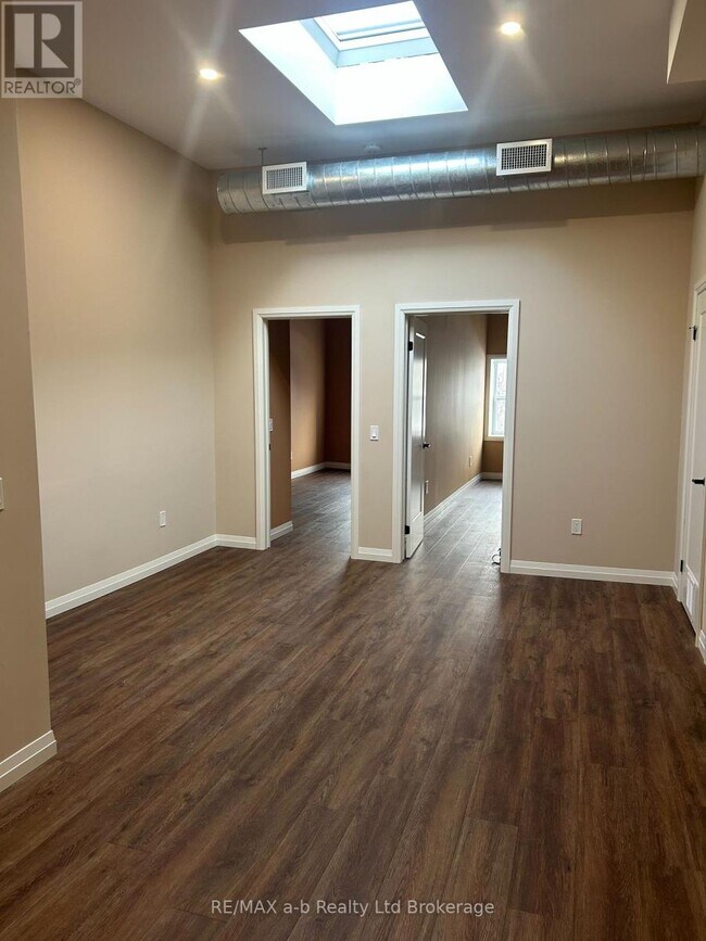 Photo du bâtiment - 136 Thames St S