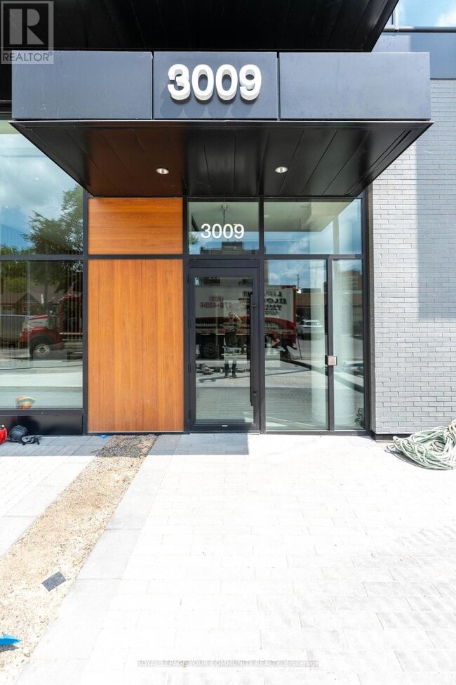 Building Photo - 3009-3009 Novar Rd