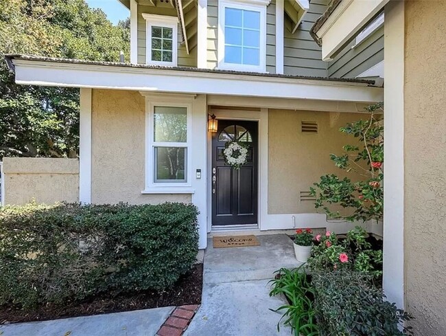 Building Photo - Spacious Townhome in Embassy Pointe Anahei...