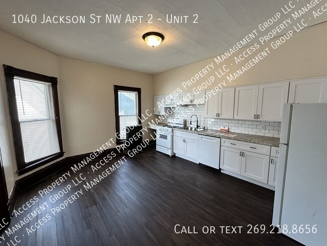 Building Photo - NW Side Updated One Bedroom Unit