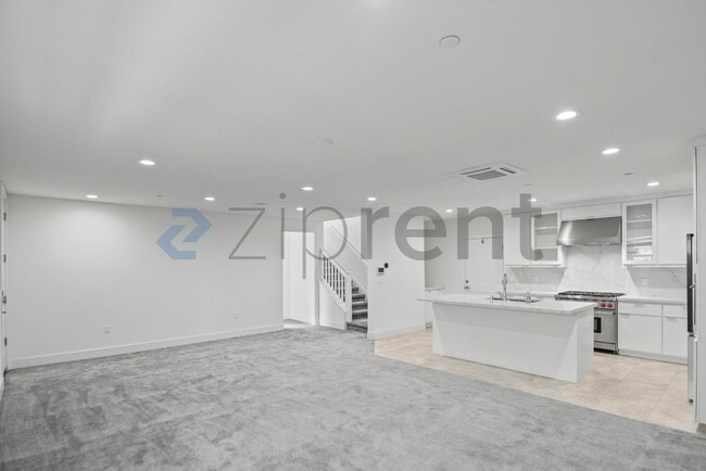 Building Photo - 1107 Lorenzini Lp