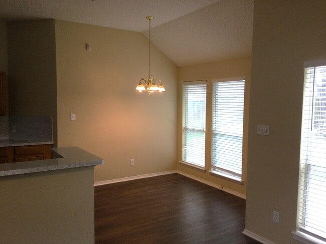 Building Photo - 223 Dartmouth Dr