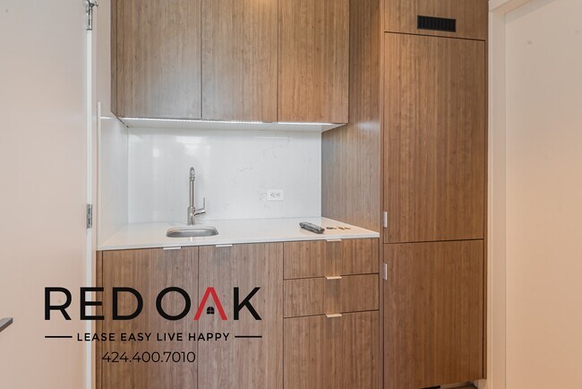 Foto del edificio - 11649 Mayfield Ave