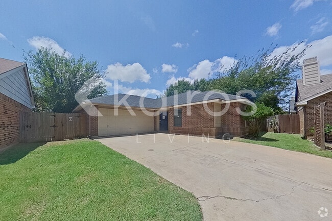 Building Photo - 2805 Forest Creek Dr