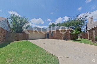 Building Photo - 2805 Forest Creek Dr