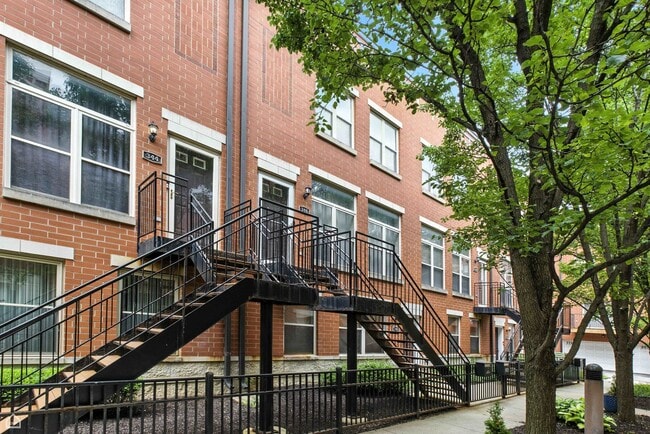 Building Photo - 346 E 25th Pl