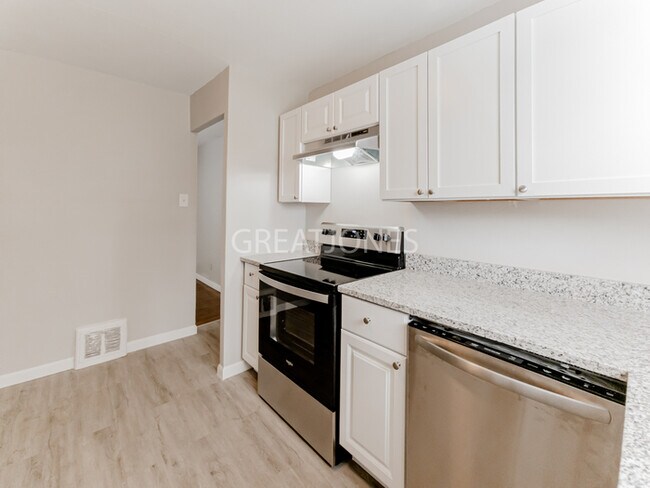 Foto del edificio - NOW OFFERING $250 OFF THE FIRST FULL MONTH...