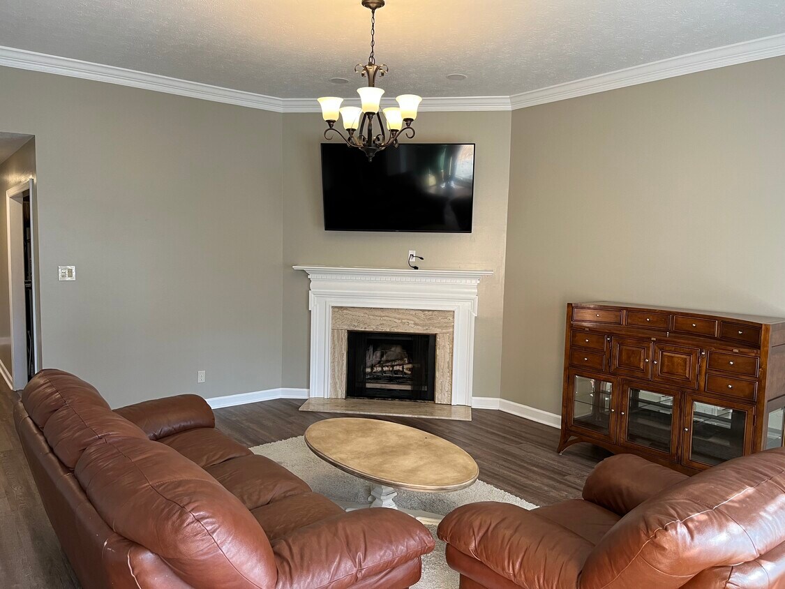 Living Room - 1 - 920 Glennshire Dr