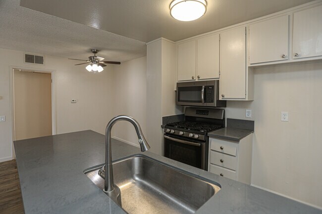 Foto del edificio - 2839 S Fairview St