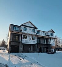Building Photo - 359 Voyageur Pl
