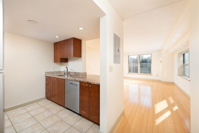 Building Photo - 108 Peterborough St