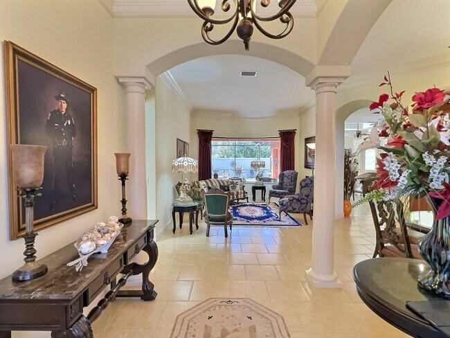 Building Photo - Executive Pool Home In Sarasota