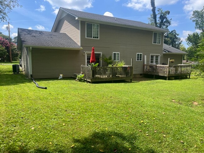 Building Photo - 290 Shenandoah Dr