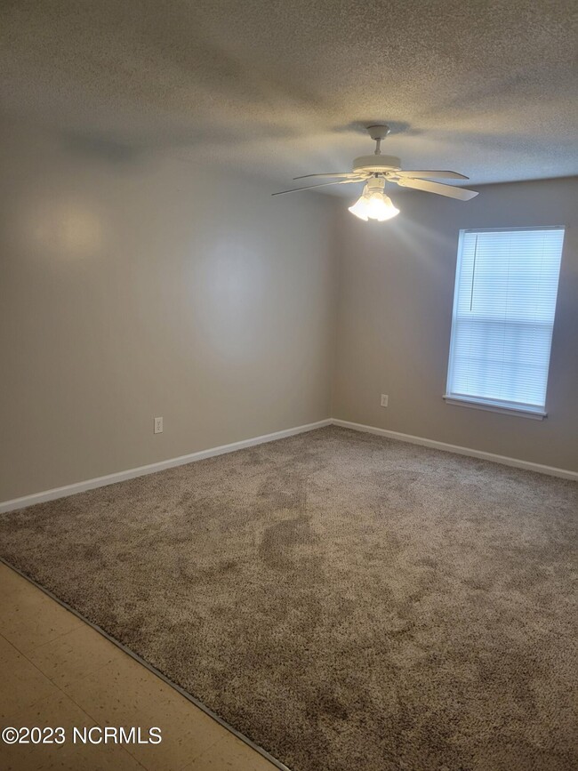 Building Photo - 1100 Hammock Ln