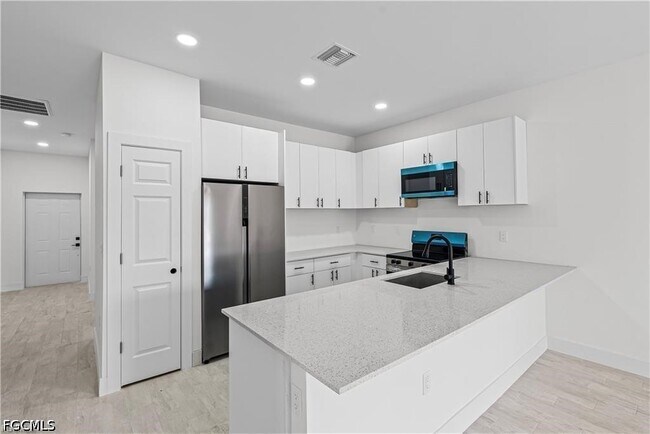 Foto del edificio - 2220 Kenneth Ave S
