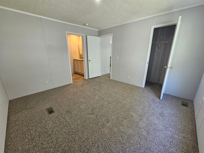Building Photo - 228 Maple